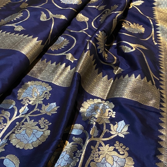 Party silk saree in blue - Picture 3 of 15